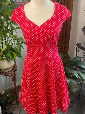 Vintage-Inspired Red Polka Dot Midi Dress
